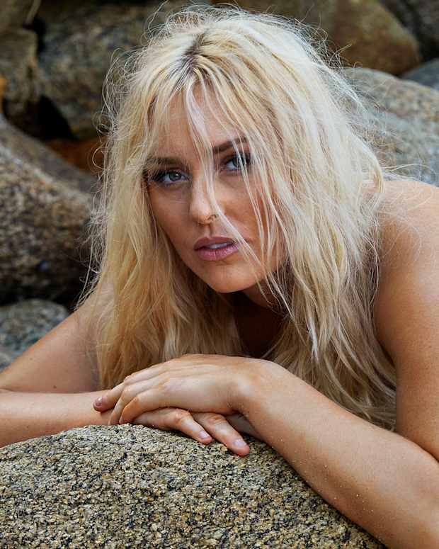 Lindsey Vonn swimsuit THUMB